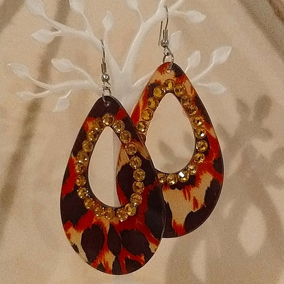 Leopard Earrings and Crystal Bracelet Set - Picture 3 of 9